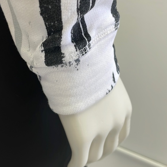 NWOT • Monki Crew Neck Terry Pullover in Paint Stroke Print. - Picture 5 of 14